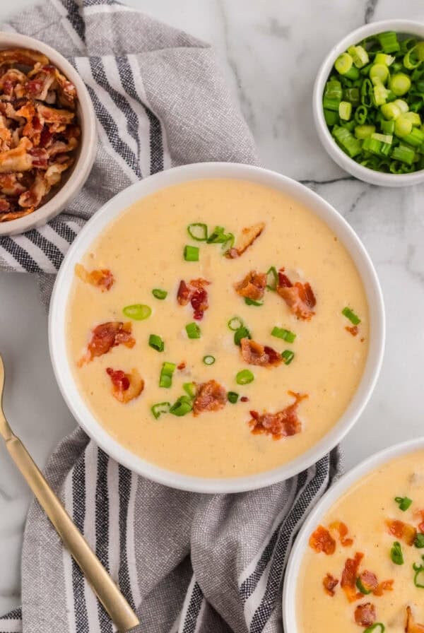 Slow Cooke Cheesy Potato Soup